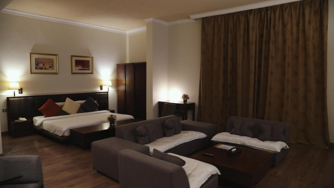 Le Jazz Hotel Kuwait City Exteriör bild